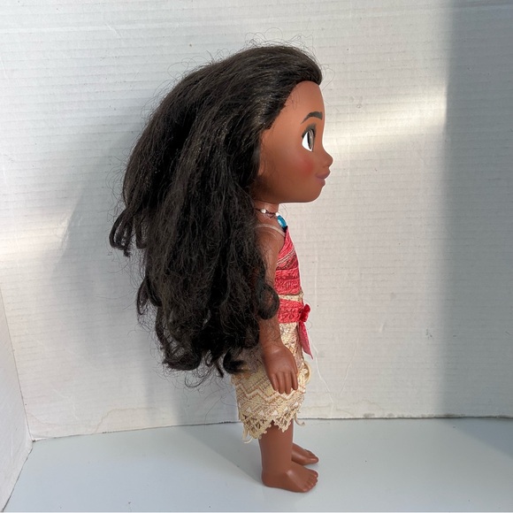 Disney Princess 14” singing/talking Moana Toddler Doll  with light up necklace - Picture 3 of 12